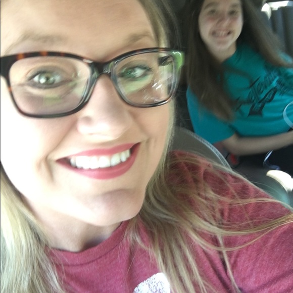 Meet your Posher, Staci - Picture 2 of 3